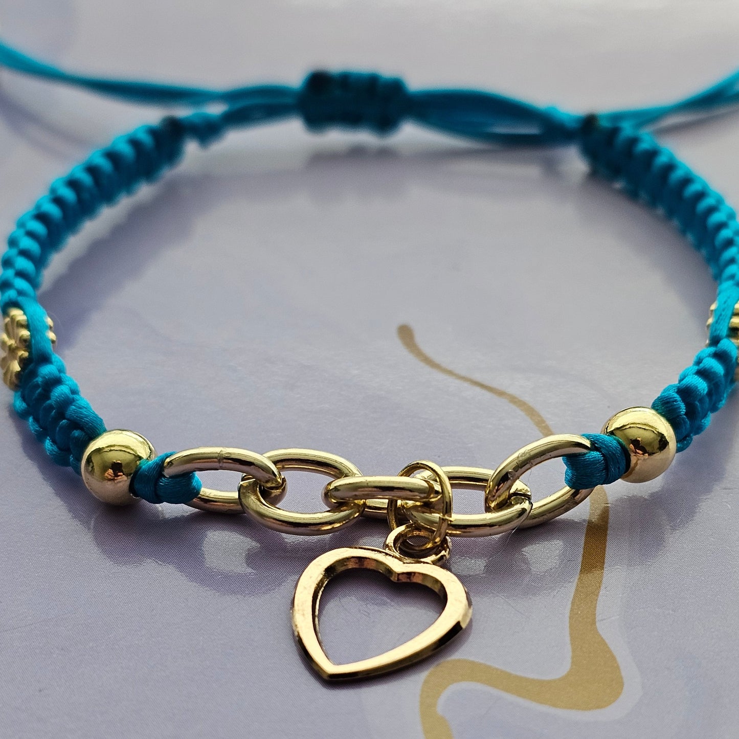 Gold plated oval chain with a gold plated alloy charm