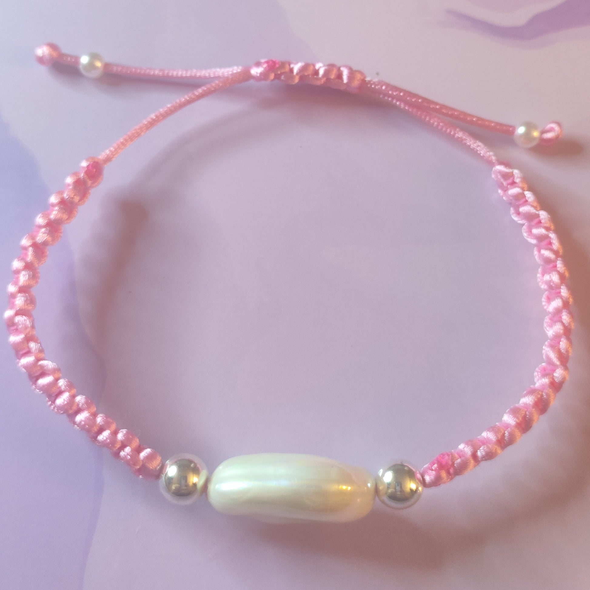 Adjustable closing with 4mm Satin Pearls