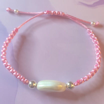 Adjustable closing with 4mm Satin Pearls
